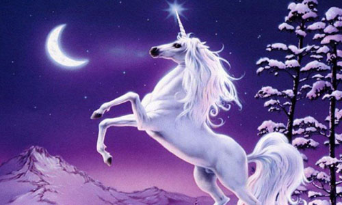 Unicornio bajo la luna